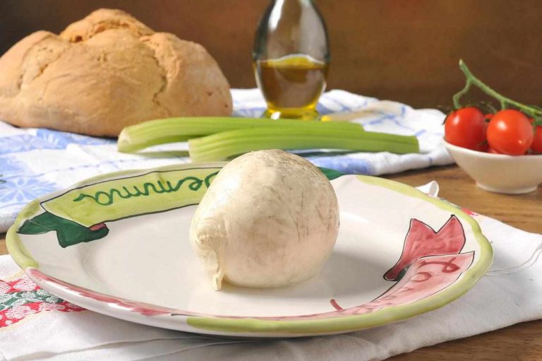 Provola Affumicata Di Bufala Campana Azienda Agricola Jemma
